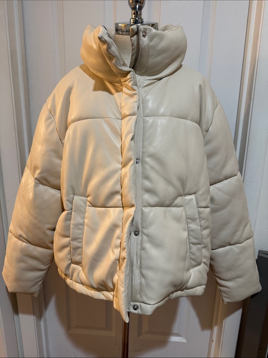 Abercrombie & Fitch Jackets & Blazers - Abercrombie & Fitch Cream Mini Puffer Bomber Jacket